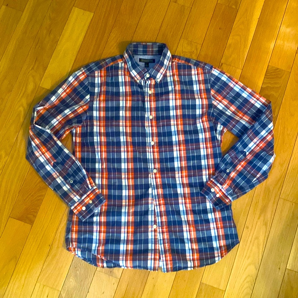 Men’s Banana Republic button down collared shirt. Large tailored slim fit